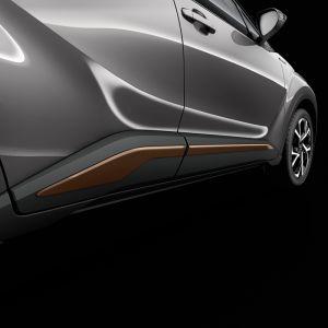 Боковые нижние молдинги, цвет - коричневый оригинал для Toyota C-HR 2016-