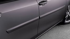 Молдинги на двери крашенные для Toyota Corolla 2013-