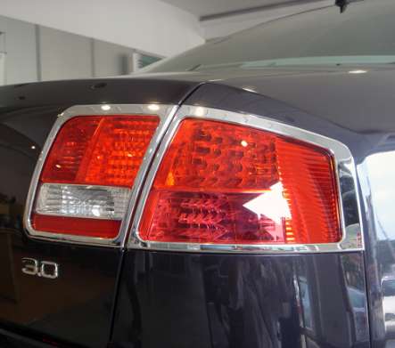 Накладки на задние фонари хромированные IDFR 1-AD231-02C для  Audi A8 2004-2008