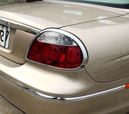 Накладки на задние фонари хромированные IDFR 1-JR812-02C для Jaguar S-Type 2003-2008
