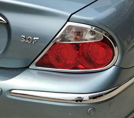 Накладки на задние фонари хромированные IDFR 1-JR811-02C для Jaguar S-Type 1998-2003