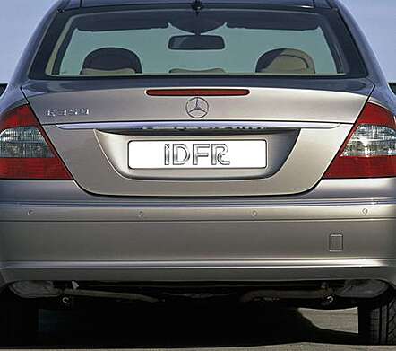 Молдинг заднего бампера хромированный центральный IDFR 1-MB205-10C для Mercedes Benz W211 E Class 2006-2009