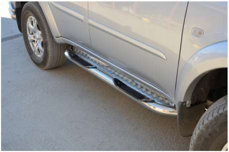Подножки-трубы со ступеньками с загибом с алюминевым листом диам.76мм, нержавейка, для авто Mitsubishi Pajero Sport 2008-2016