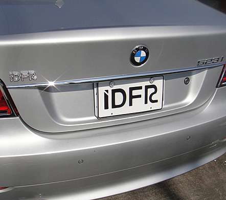 Накладка над номером крышки багажника хромированная IDFR 1-BW202-06C для BMW E60 2003-2009