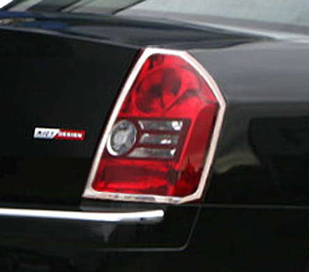Накладки на задние фонари хромированные IDFR 1-CR612-02C для Chrysler 300C 2008-2010