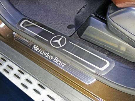 Накладки на пластиковые пороги (лист шлифованный логотип Mercedes) код MERGL50014-03 для MERCEDES-BENZ GL 2012-2015