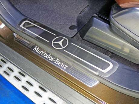 Накладки на внутренние пороги с логотипом, нержавейка зеркальная (матовая MERGL50014.03), (2шт), на пластик, для авто Mercedes GL-Class Х166 2012-2016