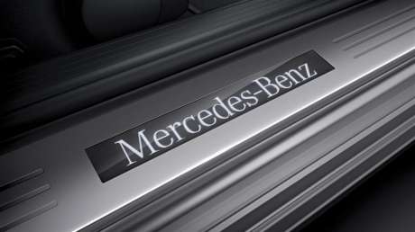 Накладки на пороги передние с подсветкой оригинал для Mercedes Benz W213 E-Class 2016-