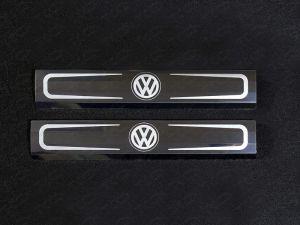 Накладки на пороги внутренние (зеркальные надпись логотип Volkswagen) код VWTOUARRL14-20 для VOLKSWAGEN TOUAREG R-Line 2014-