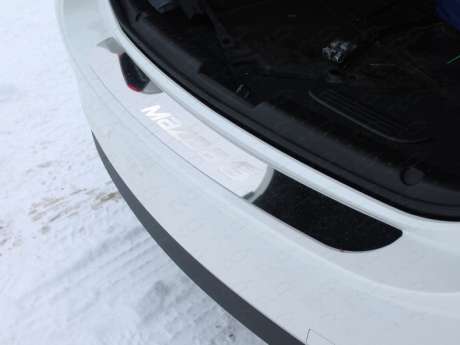 Накладка на задний бампер (лист зеркальный надпись Mazda) код MAZ615-09 для Mazda 6 2015-