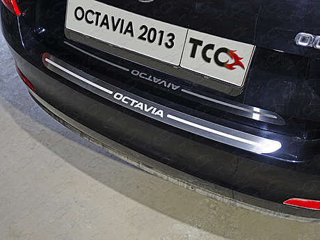Накладка на задний бампер (лист зеркальный надпись Octavia) код SKOOCT15-08 для SKODA OCTAVIA A7 2013-