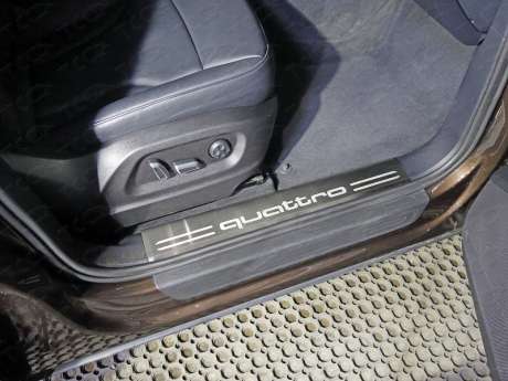 Накладки на пластиковые пороги (лист шлифованный надпись quattro) код AUDIQ513-13 для Audi Q5 (8R) 2008-