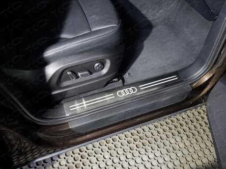 Накладки на пластиковые пороги (лист шлифованный логотип audi) код AUDIQ513-10 для Audi Q5 (8R) 2008-
