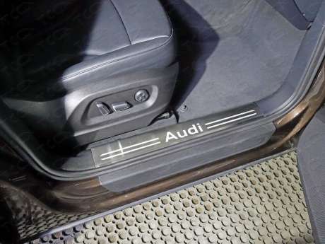 Накладки на пластиковые пороги (лист шлифованный надпись audi) код AUDIQ513-09 для Audi Q5 (8R) 2008-