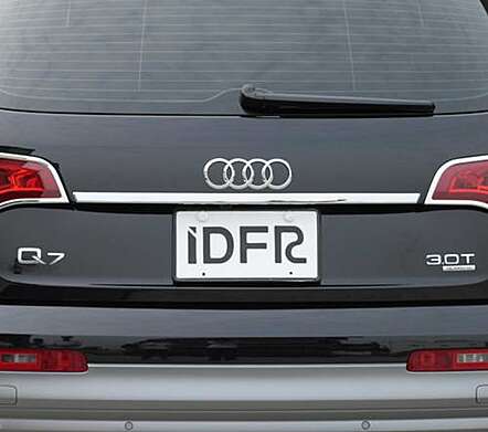 Накладка над номером на крышке багажника хромированная IDFR 1-AD250-07C для AUDI Q7 2007-2015
