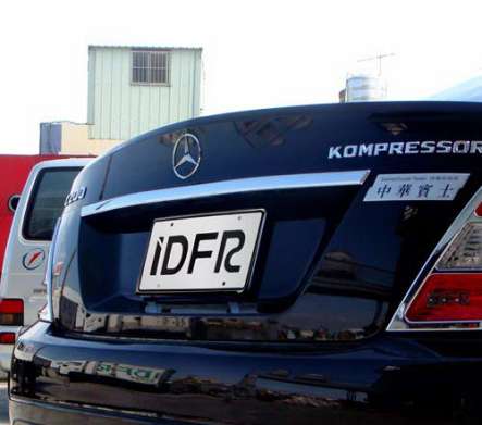 Молдинг на крышку багажника хромированный IDFR 1-MB106-13C для Mercedes Benz C-Class W204 Sedan 2007-2011