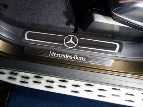 Накладки на пластиковые пороги (лист зеркальный логотип Mercedes) код MERGL50014-04 для MERCEDES-BENZ GL 2012-2015