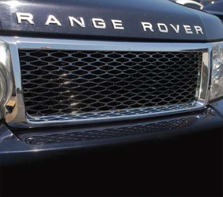 Решетка радиатора хромированная с черной сеткой IDFR 1-LR011-03CB для Land Rover Range Rover 2006-2009