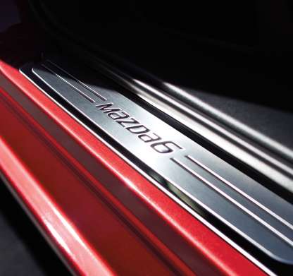 Накладки на внутренние пороги с логотипом оригинал 0000-8T-H51A для Mazda 6 2019-
