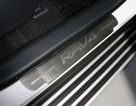 Накладки на пороги (лист шлифованный с надписью RAV4) код TOYRAV19-08 для Toyota Rav4 2019-