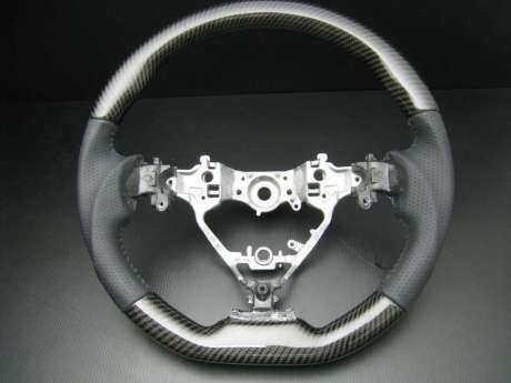Руль спортивный с карбоновыми вставками для Toyota Camry 2012-2017