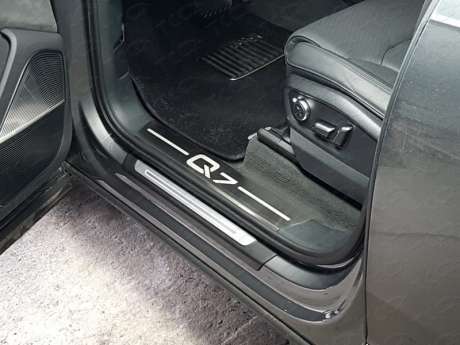 Накладки на пороги (лист шлифованный надпись Q7) код AUDIQ715-04 для Audi Q7 2015-