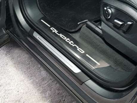 Накладки на пороги (лист шлифованный надпись quattro) код AUDIQ715-03 для Audi Q7 2015-