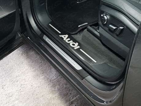 Накладки на пороги (лист шлифованный надпись audi) код AUDIQ715-02 для Audi Q7 2015-