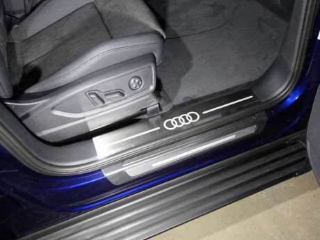Накладки на пластиковые пороги (лист шлифованный логотип audi) 2шт код AUDIQ517-09 для Audi Q5 2017-