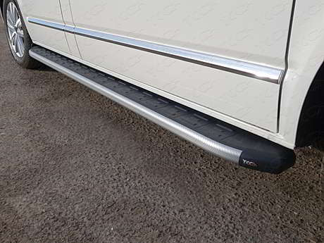 Пороги алюминиевые с пластиковой накладкой (карбон серебро) 2120 мм VWMULT15-13SL для Volkswagen Multivan T6 2015-